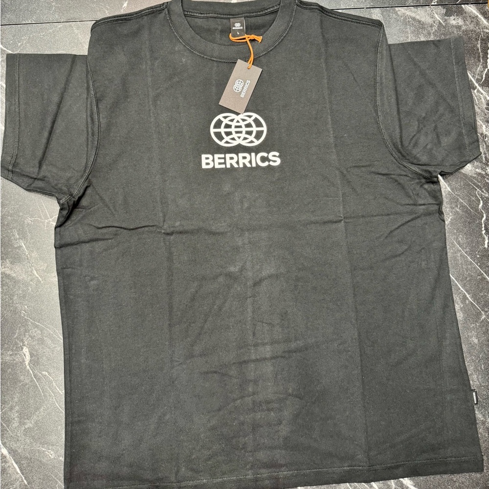 BERRICS Black T Shirt Mens Large NWT Classic Skatewear Streetwear Tee